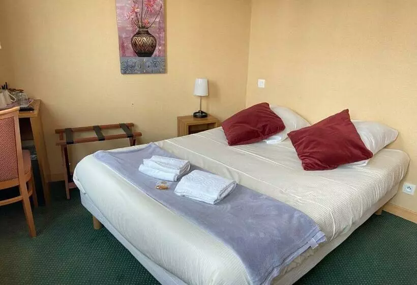 Hotelli Hôtel Spa Le Tosny