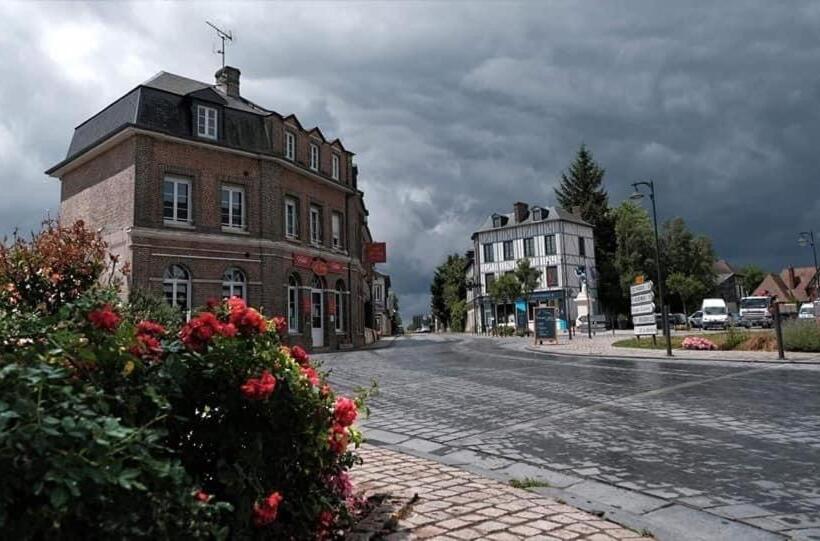 فندق Hôtel Spa Le Tosny