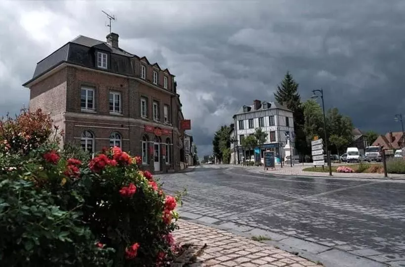 Hotelli Hôtel Spa Le Tosny