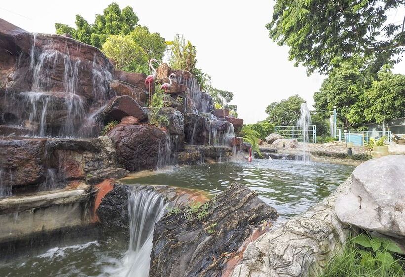 فندق Oyo 75308 Pea Najan Home Resort