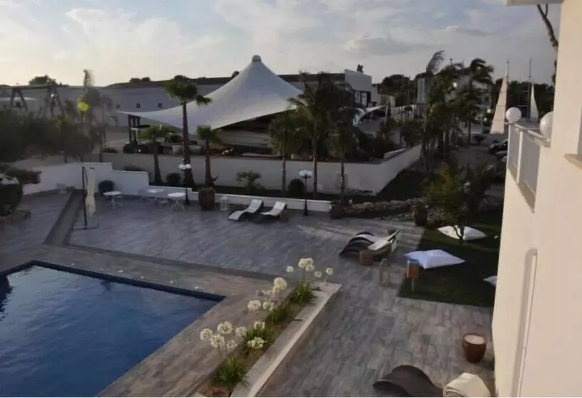 Aamiaismajoitus (B&B) Female Resort