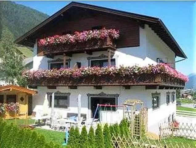 ホテル Pension Kristall