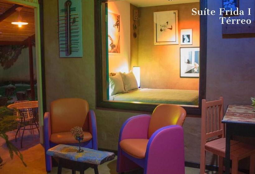 پانسیون Casa De Frida Pousada Galeria