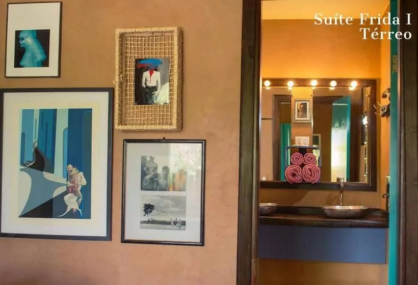 ペンション Casa De Frida Pousada Galeria