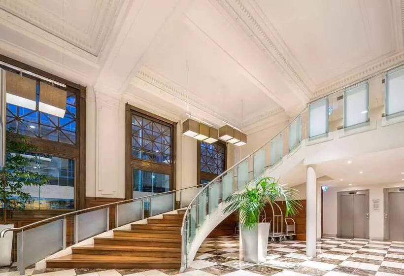 Отель Batman's Hill On Collins