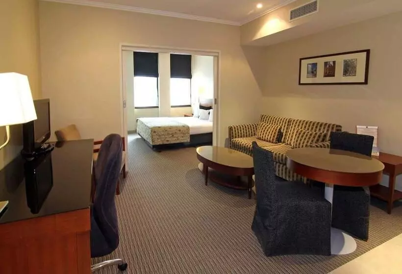 Отель Batman's Hill On Collins