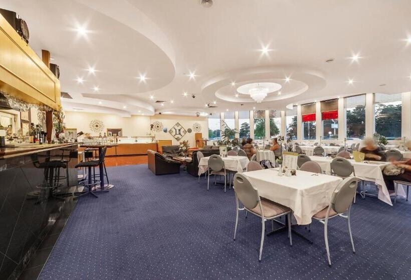 בית מלון כפרי Ciloms Airport Lodge