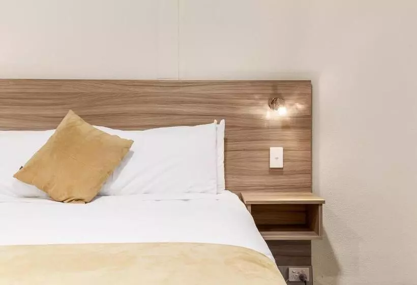 فندق Ciloms Airport Lodge