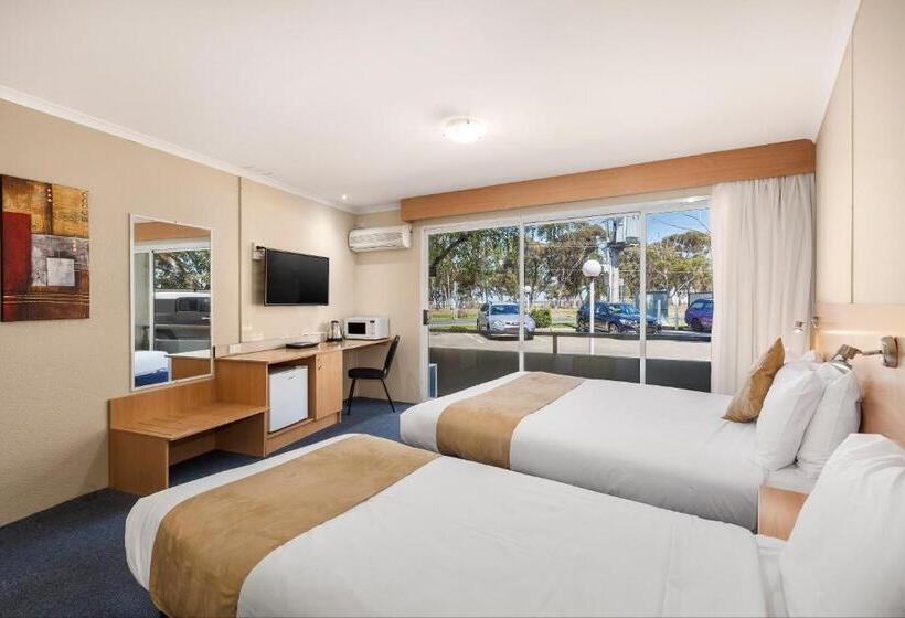 בית מלון כפרי Ciloms Airport Lodge