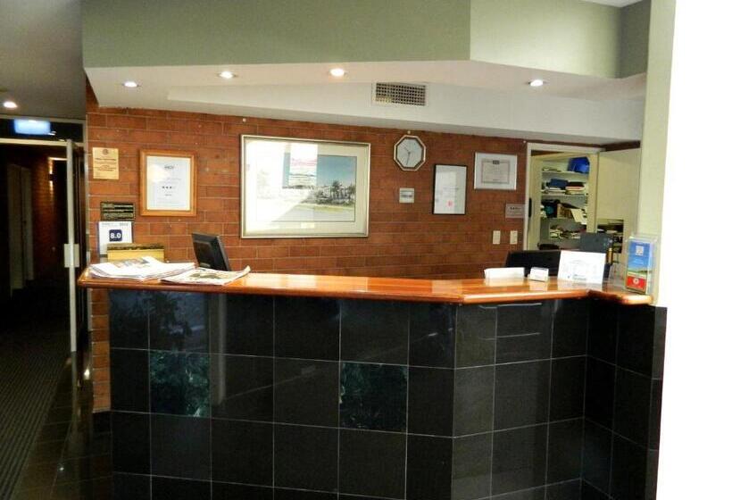 בית מלון כפרי Ciloms Airport Lodge