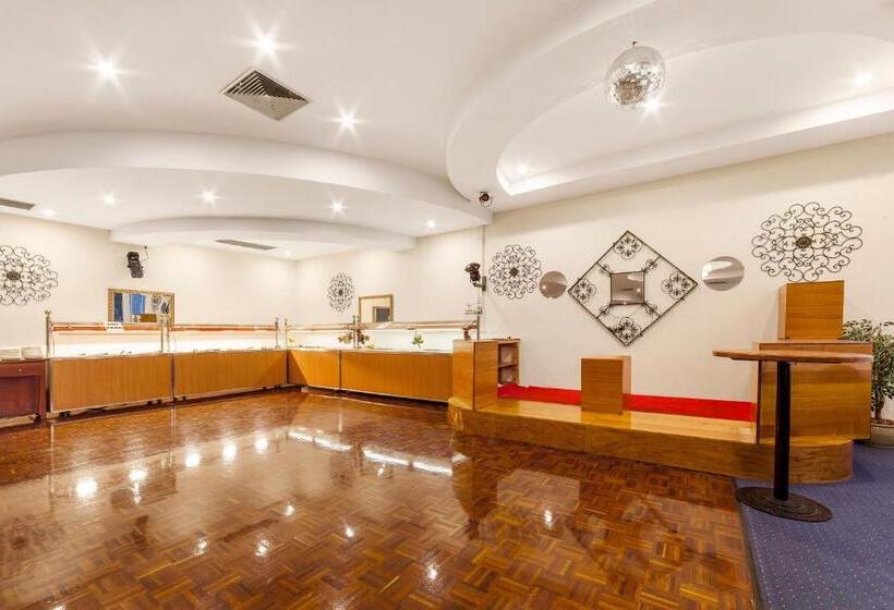 בית מלון כפרי Ciloms Airport Lodge