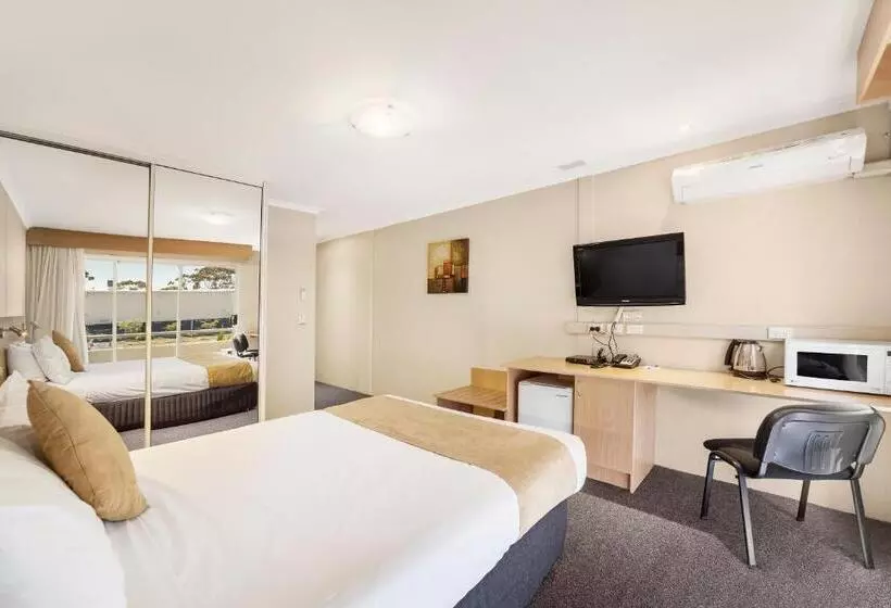 فندق Ciloms Airport Lodge