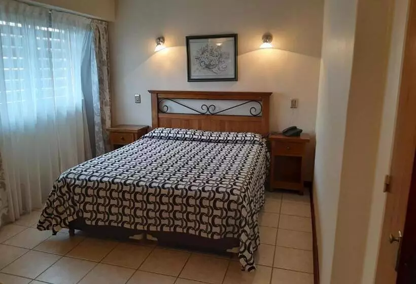 ホテル Esmeralda Palace