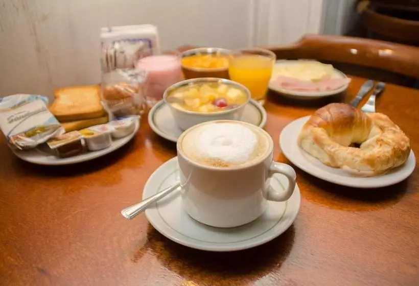 ホテル Esmeralda Palace