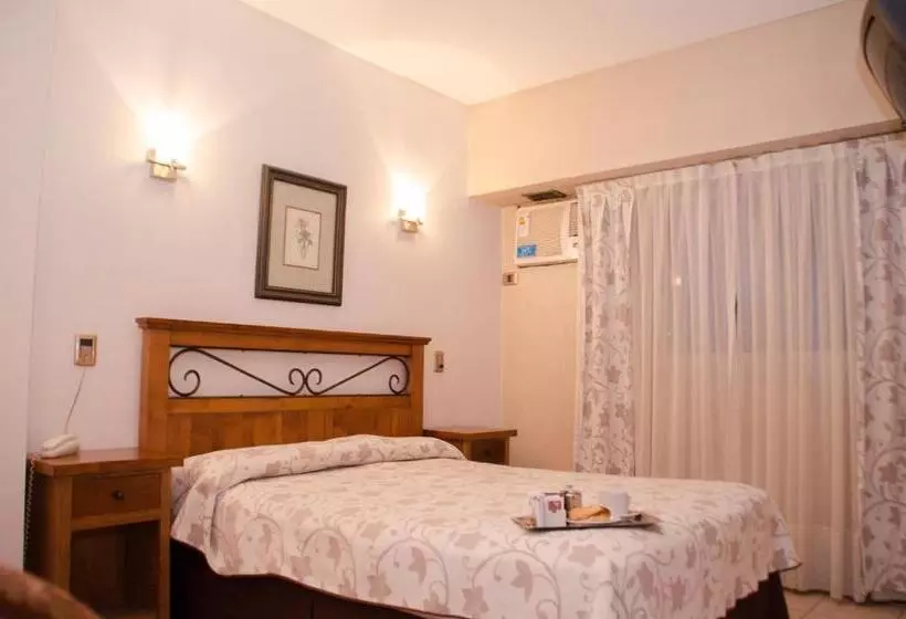 ホテル Esmeralda Palace