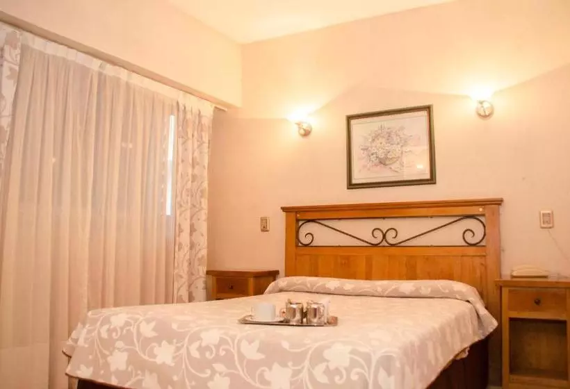 ホテル Esmeralda Palace