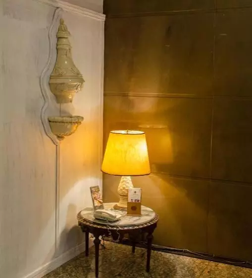 ホテル Esmeralda Palace