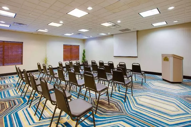 هتل Fairfield Inn & Suites By Marriott Virginia Beach/norfolk Airport