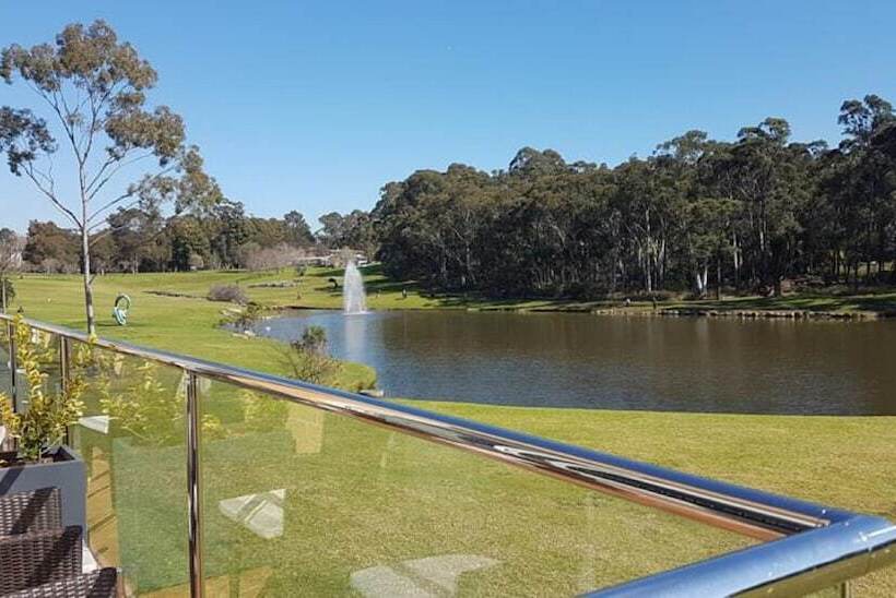 Lakeside Hotel And Conference Centre