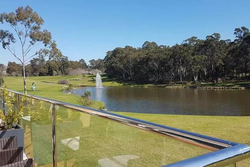 Lakeside Hotel And Conference Centre