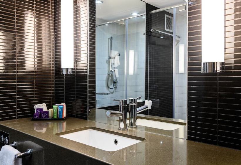 Lakeside Hotel And Conference Centre