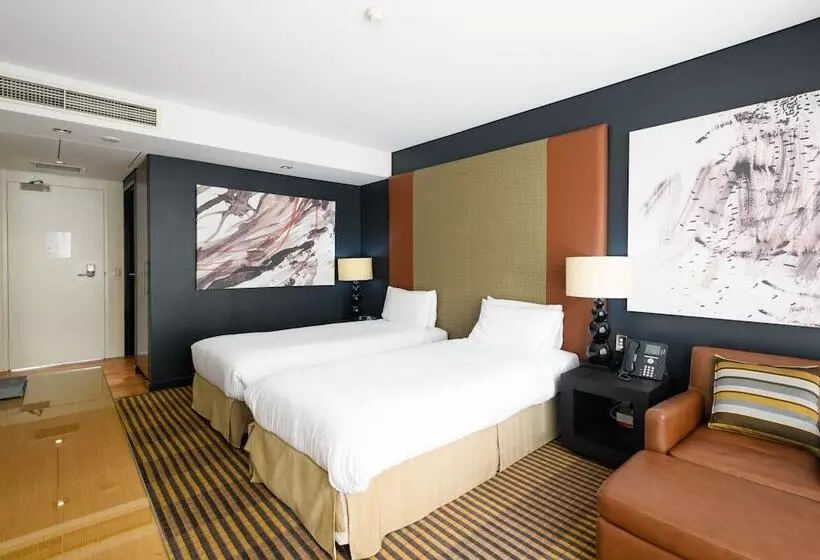 Lakeside Hotel And Conference Centre