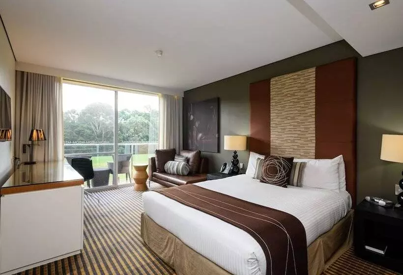 Lakeside Hotel And Conference Centre