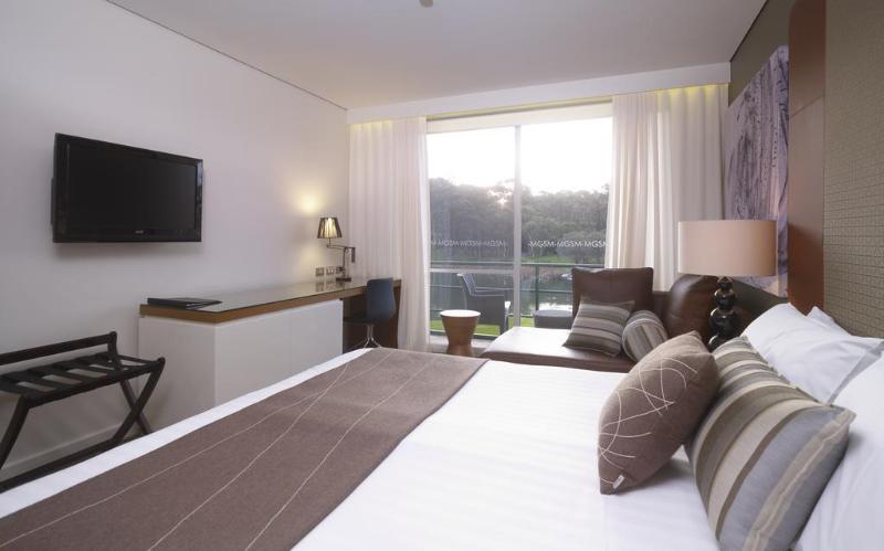 Lakeside Hotel And Conference Centre