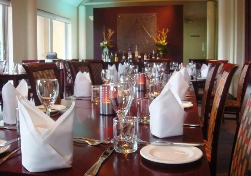 Lakeside Hotel And Conference Centre