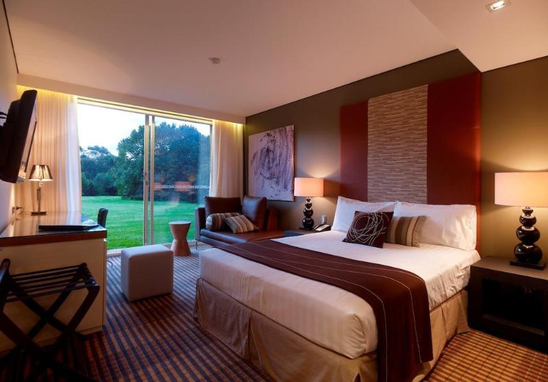 Lakeside Hotel And Conference Centre