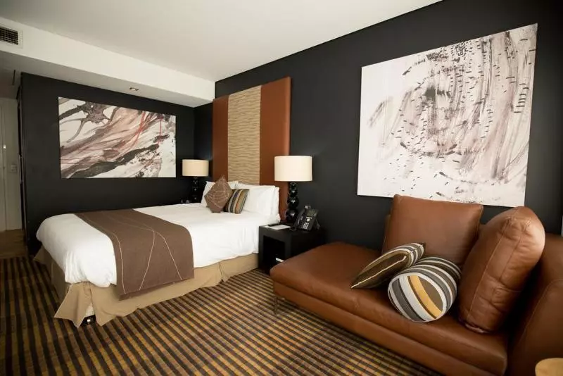 Lakeside Hotel And Conference Centre