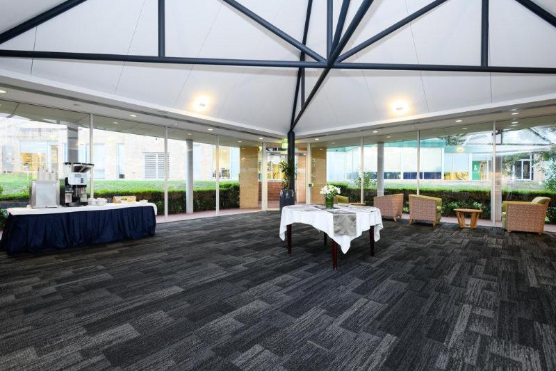 Lakeside Hotel And Conference Centre