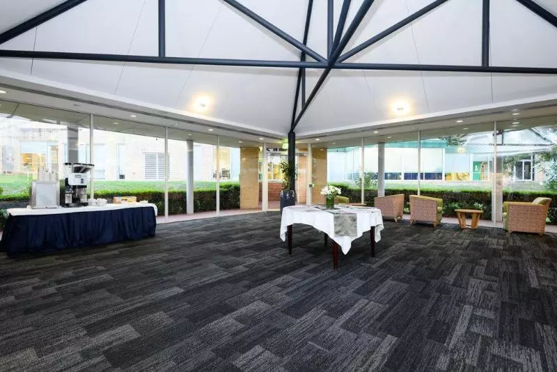 Lakeside Hotel And Conference Centre