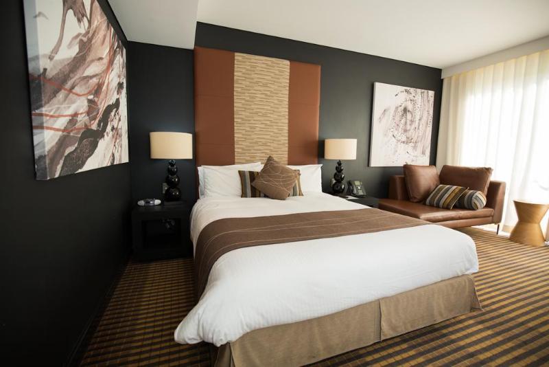 Lakeside Hotel And Conference Centre