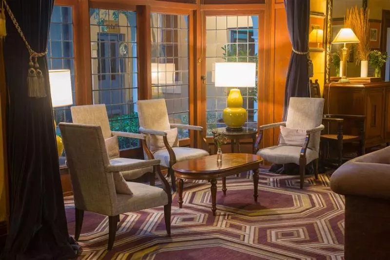 Hotel Peppers Manor House