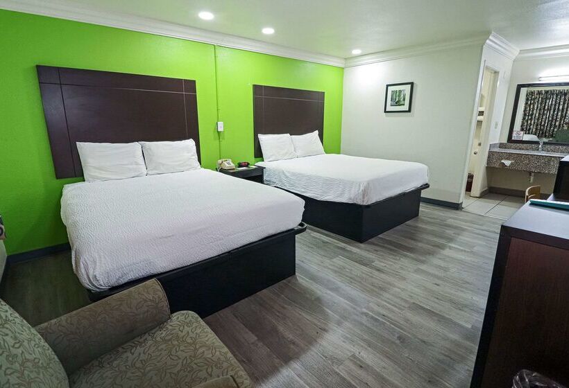 בית מלון כפרי Rodeway Inn San Antonio Lackland Afb Seaworld