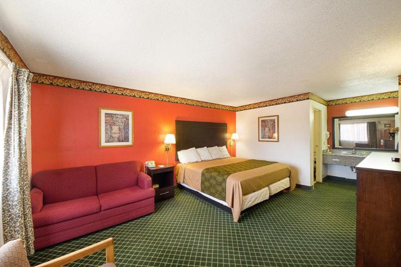 בית מלון כפרי Rodeway Inn San Antonio Lackland Afb Seaworld