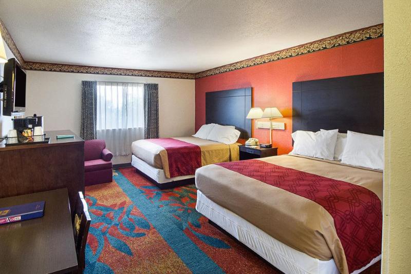 בית מלון כפרי Rodeway Inn San Antonio Lackland Afb Seaworld