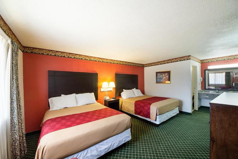 בית מלון כפרי Rodeway Inn San Antonio Lackland Afb Seaworld