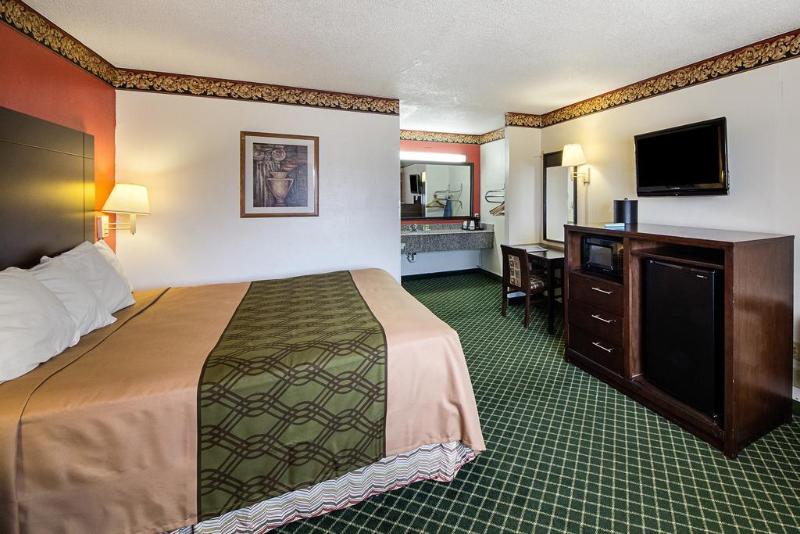 בית מלון כפרי Rodeway Inn San Antonio Lackland Afb Seaworld