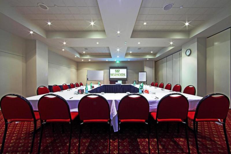 Отель Seasons Botanic Gardens