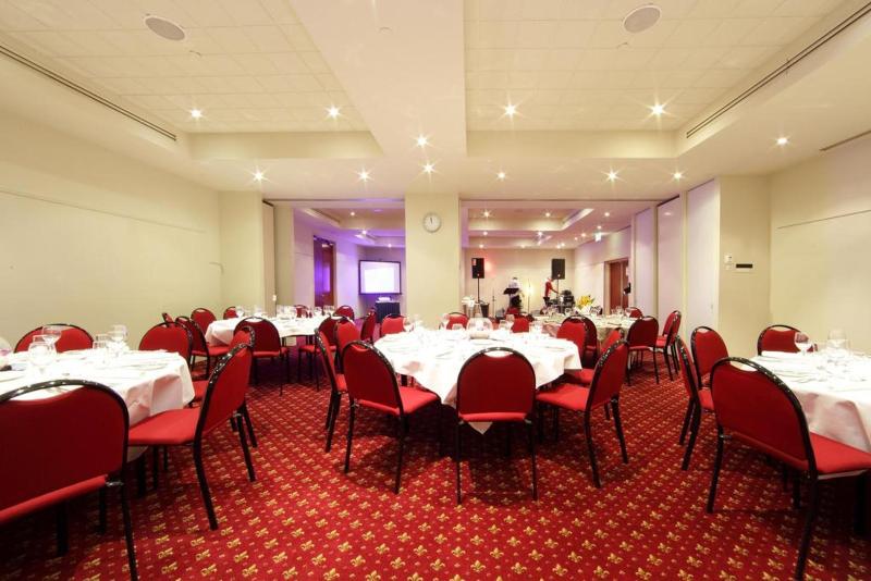 Отель Seasons Botanic Gardens