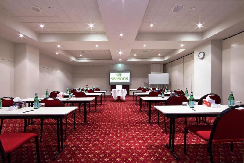 Отель Seasons Botanic Gardens