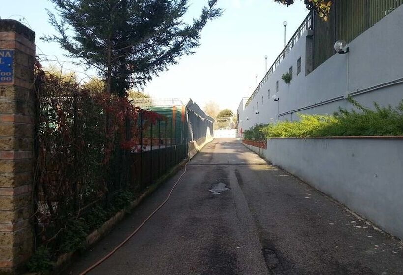 هتل Capodichino International