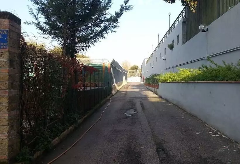 هتل Capodichino International