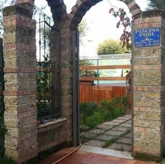 هتل Capodichino International