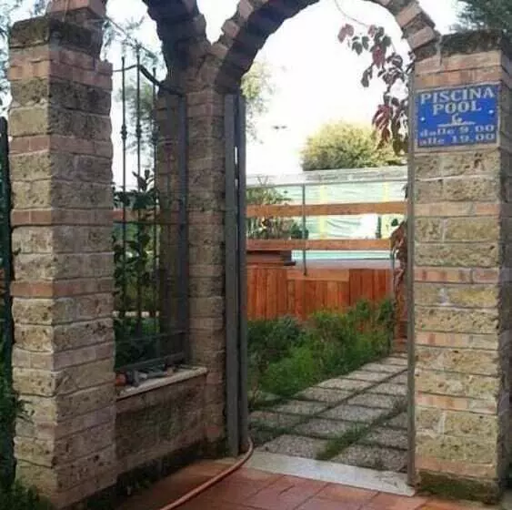 هتل Capodichino International