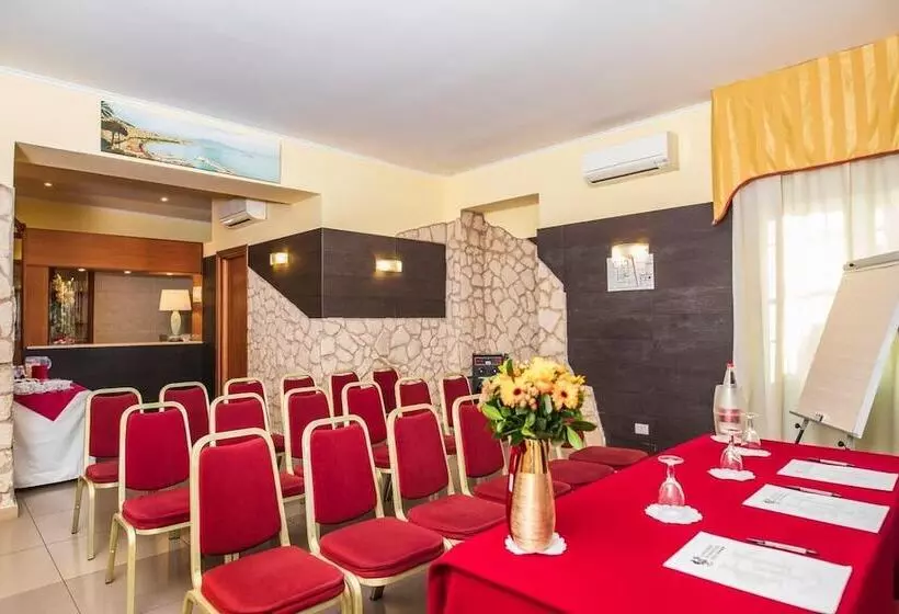 هتل Capodichino International