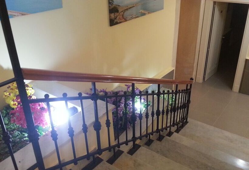 هتل Capodichino International