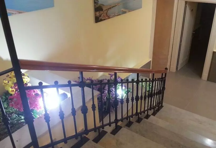 هتل Capodichino International